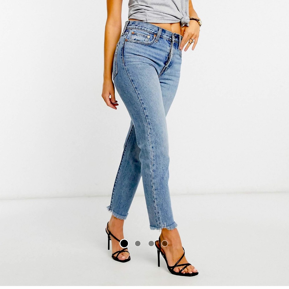 Levi’s wedgie high rise snug fit in blue